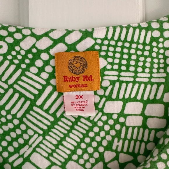 Ruby Rd. Green and white patterned 3/4 sleeve. Size 3X. - Picture 2 of 3